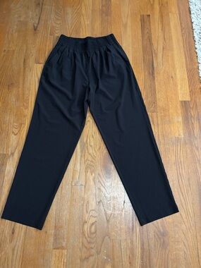 Vuori Black Ankle Cropped Pants